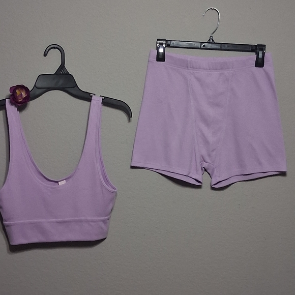 Victoria's Secret Lilac 2 Pc Athletic Set. Cropped Tank With Boy Shorts. Medium. - Picture 2 of 5